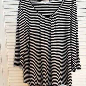 Striped Scoop Neck Black and White in Excellent pre worn condition